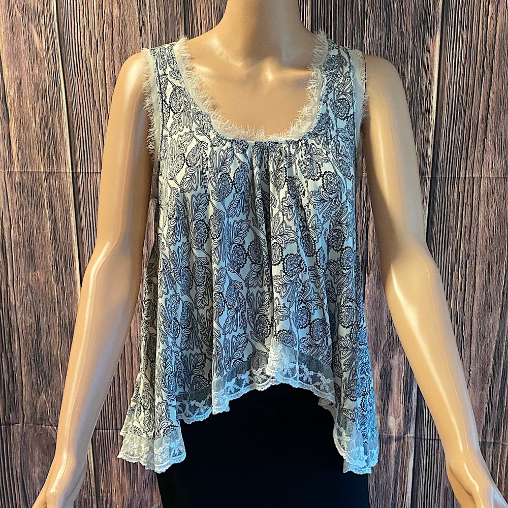 Altar’d State white and blue paisley print design tank feathery size Small